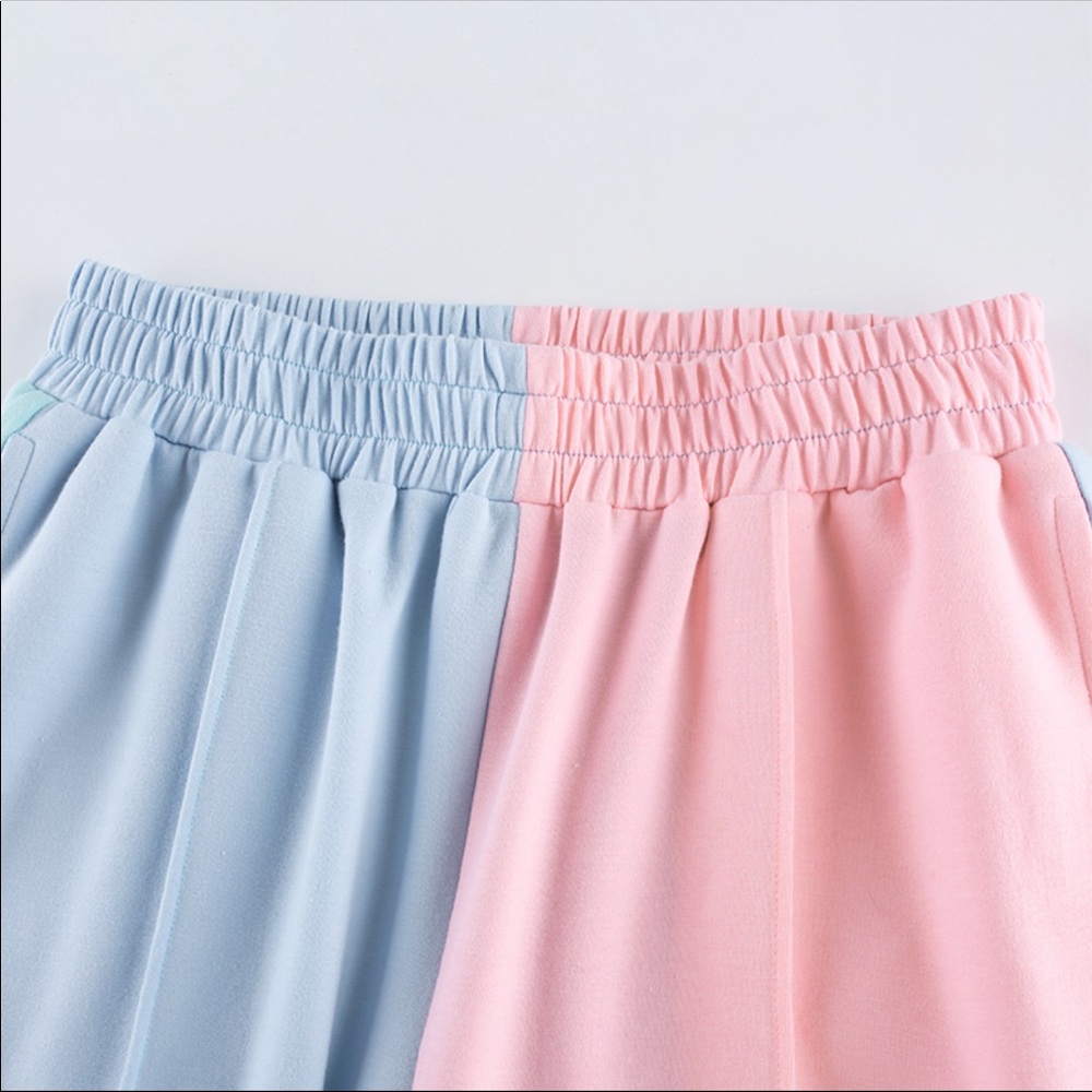 *ONE LEFT* Two Tone High-Waisted Sweats 💕 - Picture 4 of 7